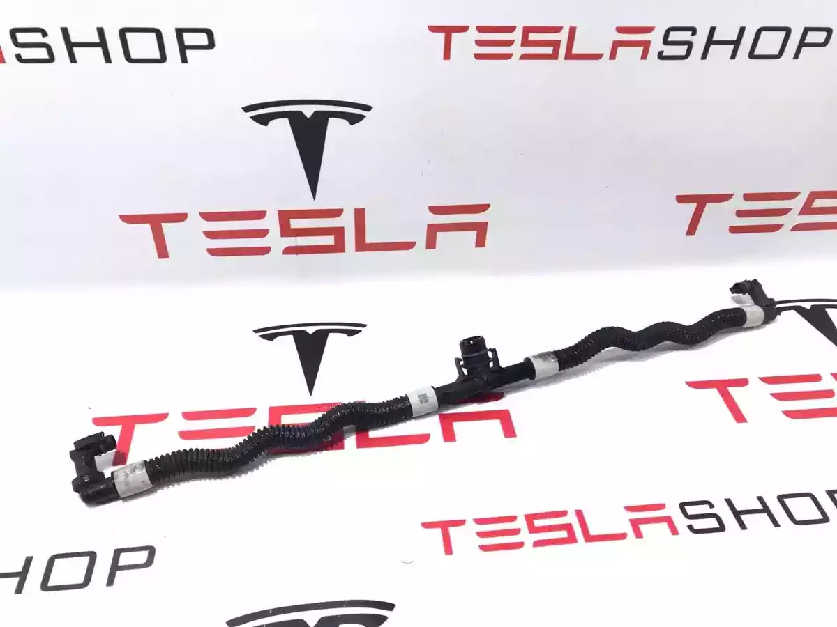 Патрубок радиатора к Tesla Model 3 2021