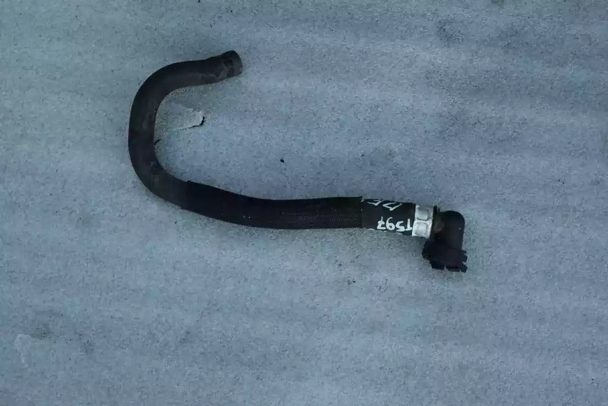 Патрубок отопителя (печки) к Volvo S60 2005