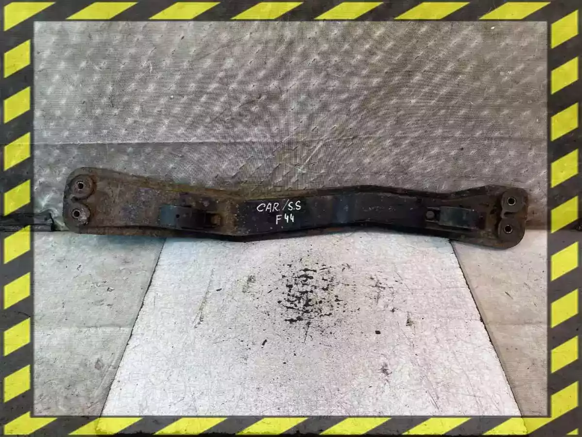 Балка под КПП к Mitsubishi Carisma 1999