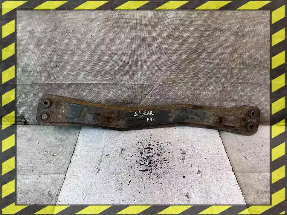 Балка под КПП к Mitsubishi Carisma 1999