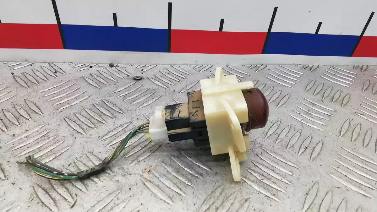 Кнопка  к Mitsubishi L200 2007
