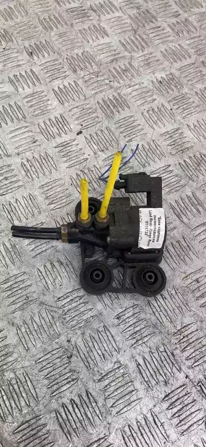 Блок клапанов подвески к Land Rover Range Rover 2003