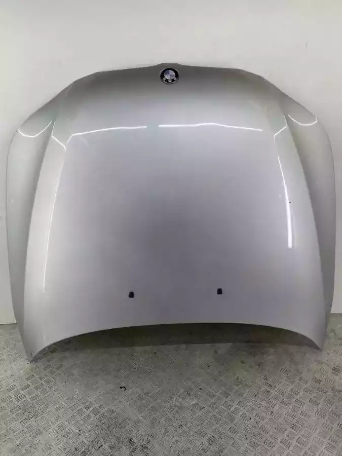 Капот к BMW  2005