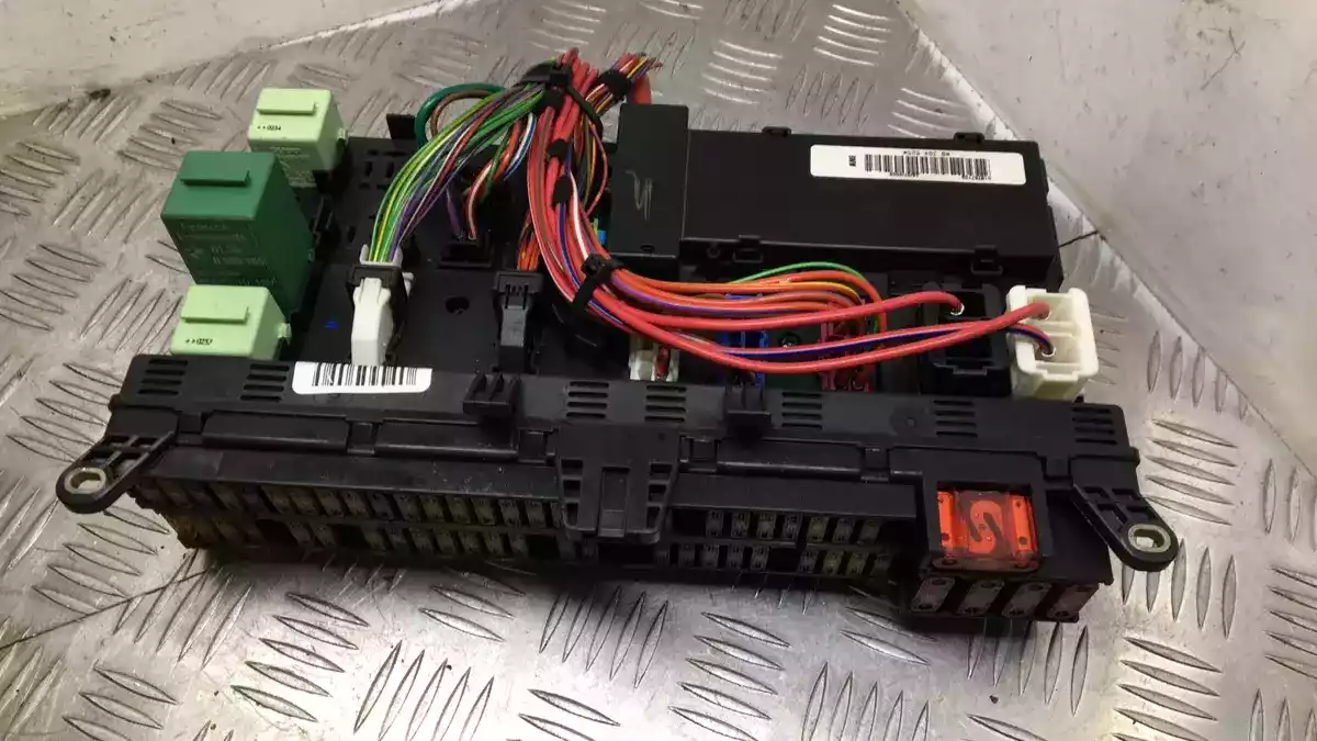 Короб предохранителей к BMW X5 2003