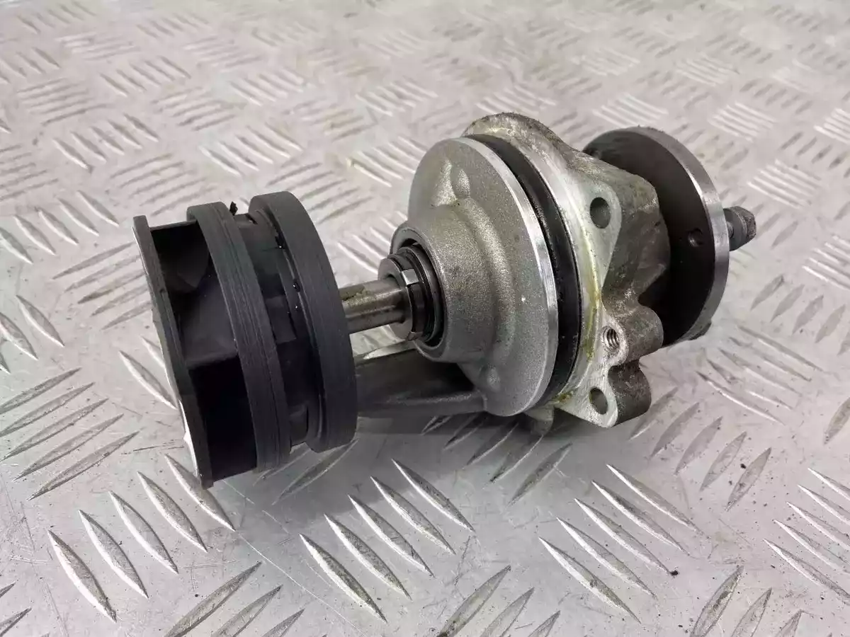 Помпа к BMW M5 2008