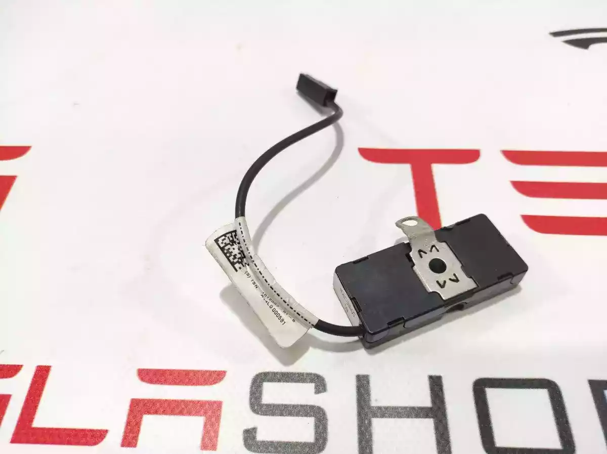 Антенна  к Tesla Model S 2015