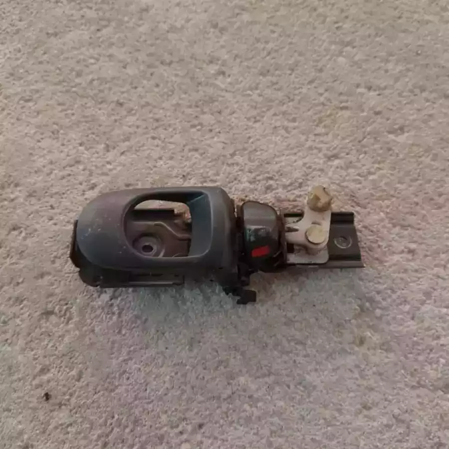 Ручка внутренняя передняя правая к Mazda Xedos 6 1997