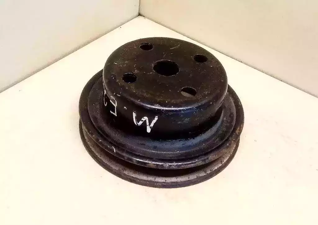 Шкив помпы к Mazda  1991