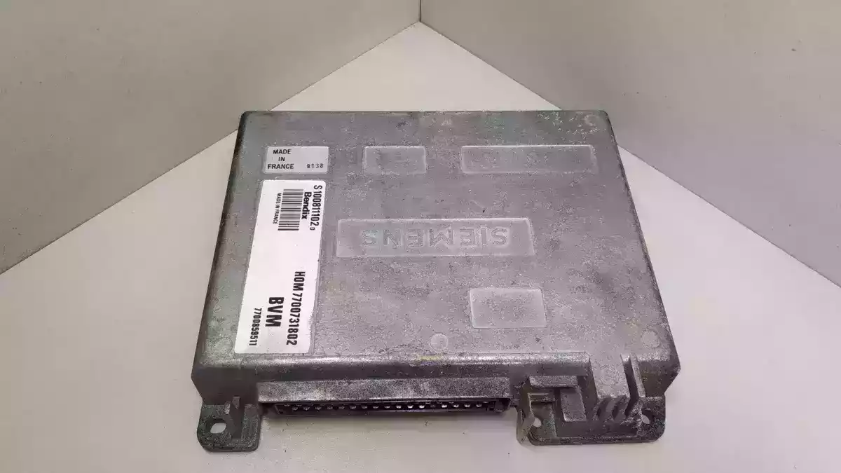 Блок управления двигателем к Renault 5 1993