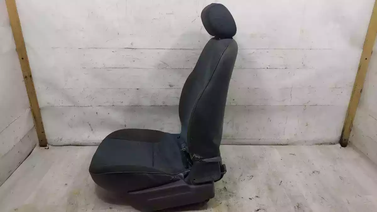 Сиденье переднее к Citroen Saxo 1998