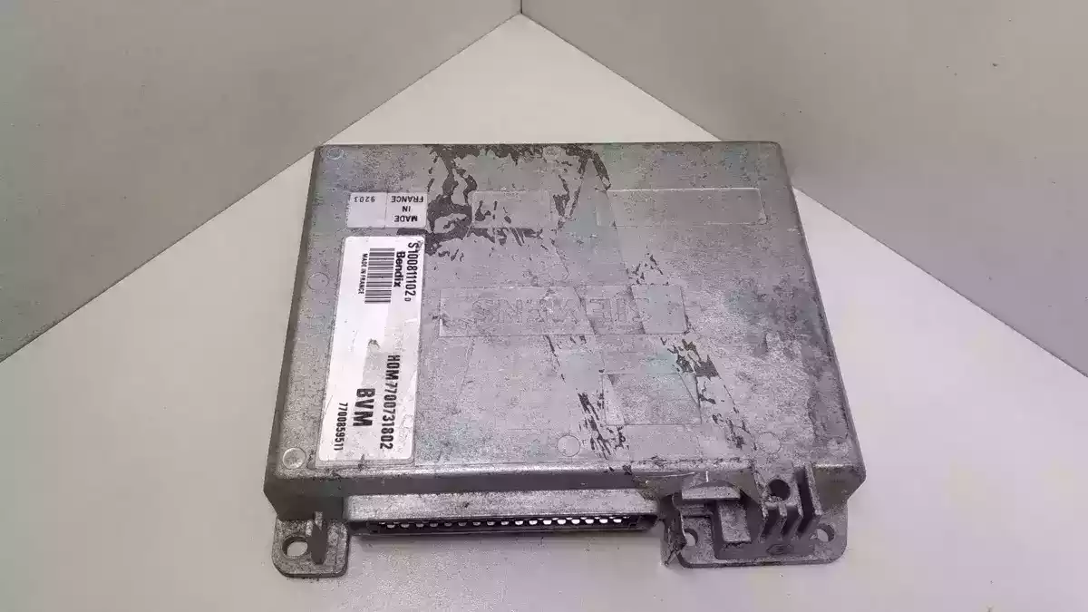 Блок управления двигателем к Renault 5 1993