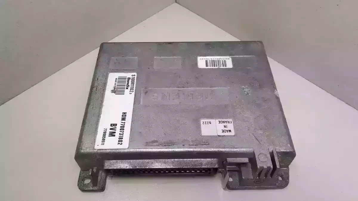 Блок управления двигателем к Renault 5 1993