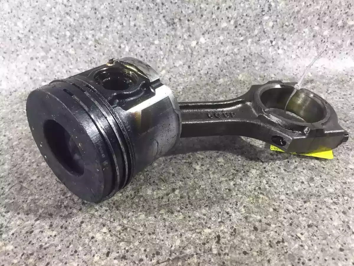 Поршень к Mazda 6 2008