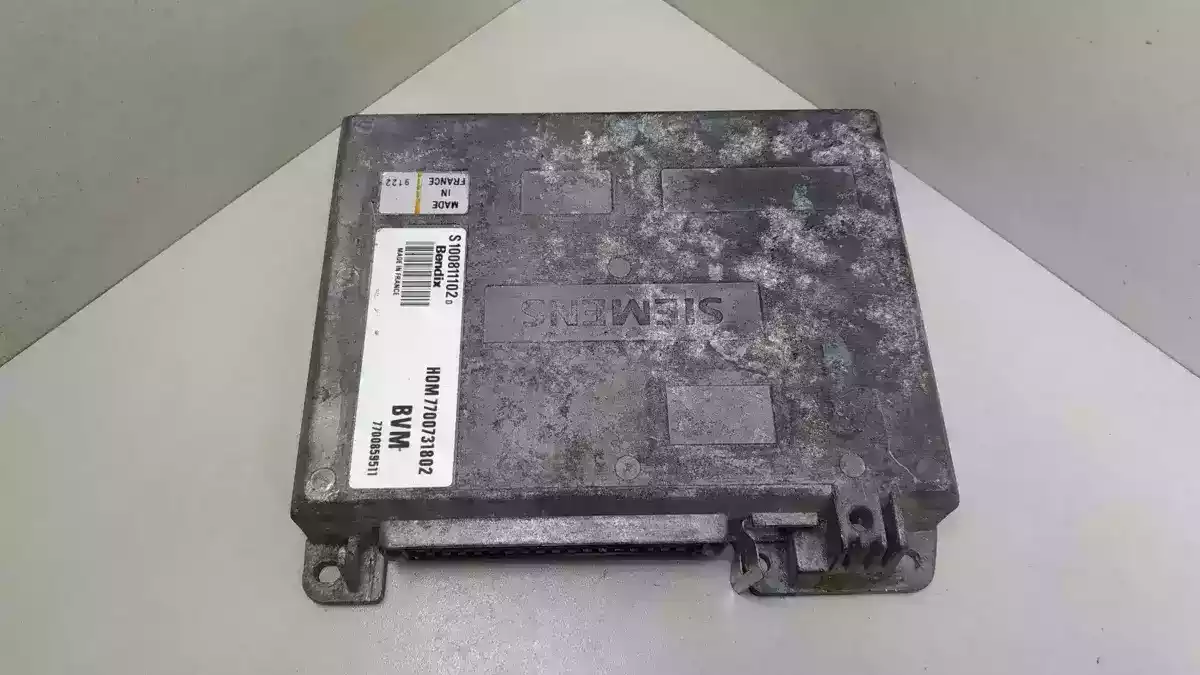 Блок управления двигателем к Renault 5 1993