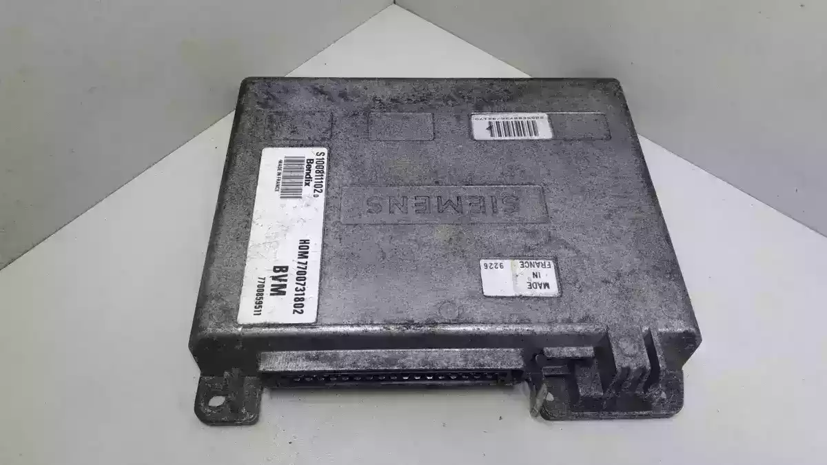 Блок управления двигателем к Renault 5 1993