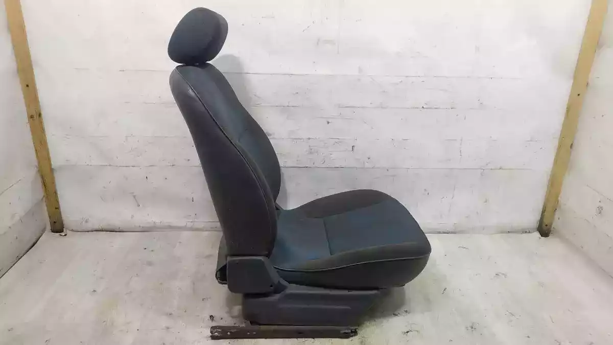 Сиденье переднее к Citroen Saxo 1998