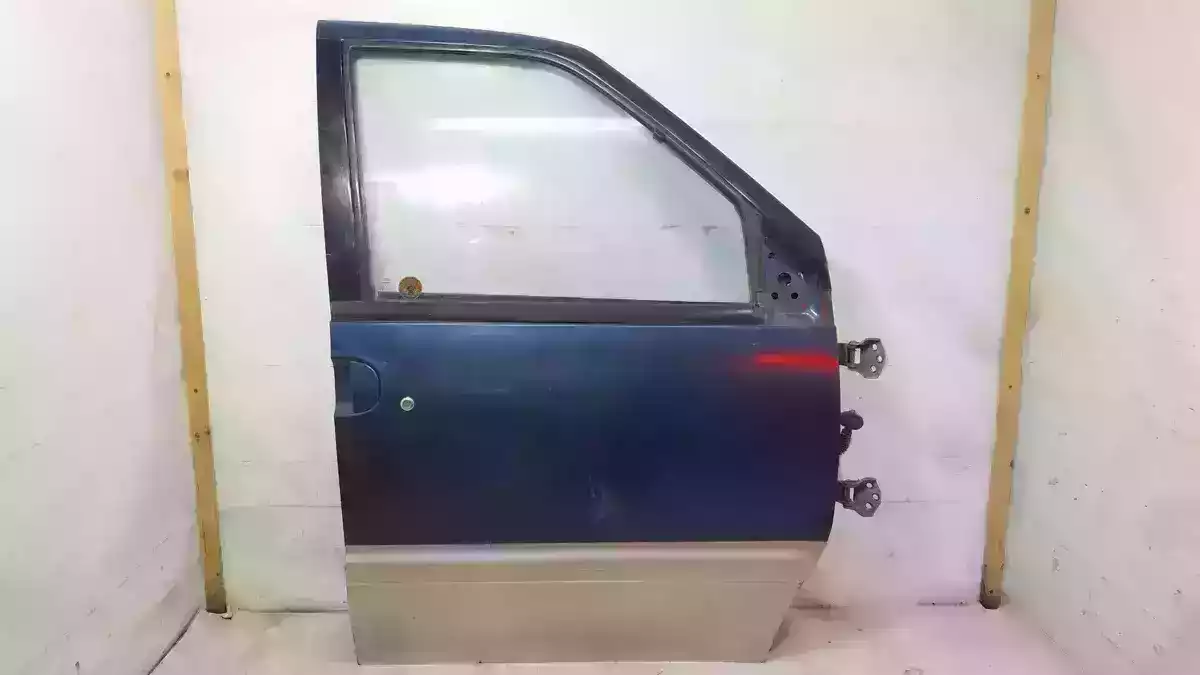 Уплотнитель к Nissan Serena 1997