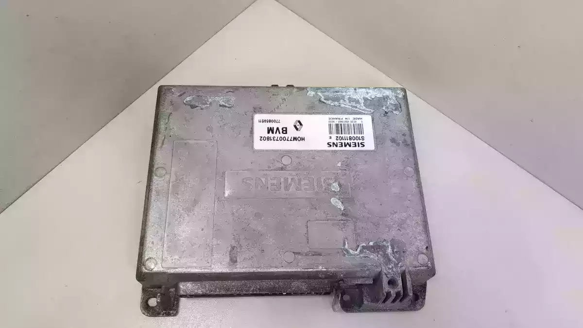 Блок управления двигателем к Renault 5 1994