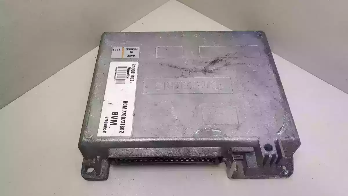 Блок управления двигателем к Renault 5 1993