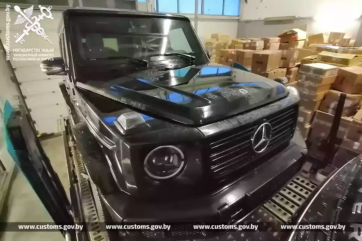 В Беларусь ввезли Mercedes-Benz G400 по заниженной в два раза стоимости