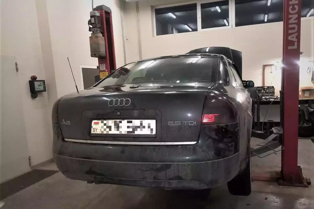 Белорус на "нафаршированной" сигаретами Audi случайно попался на дороге пограничникам