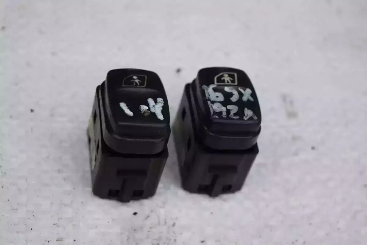 Кнопка центрального замка к Volvo XC90 2008