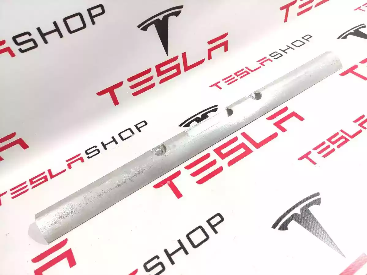 Кронштейн подрамника к Tesla Model S 2015