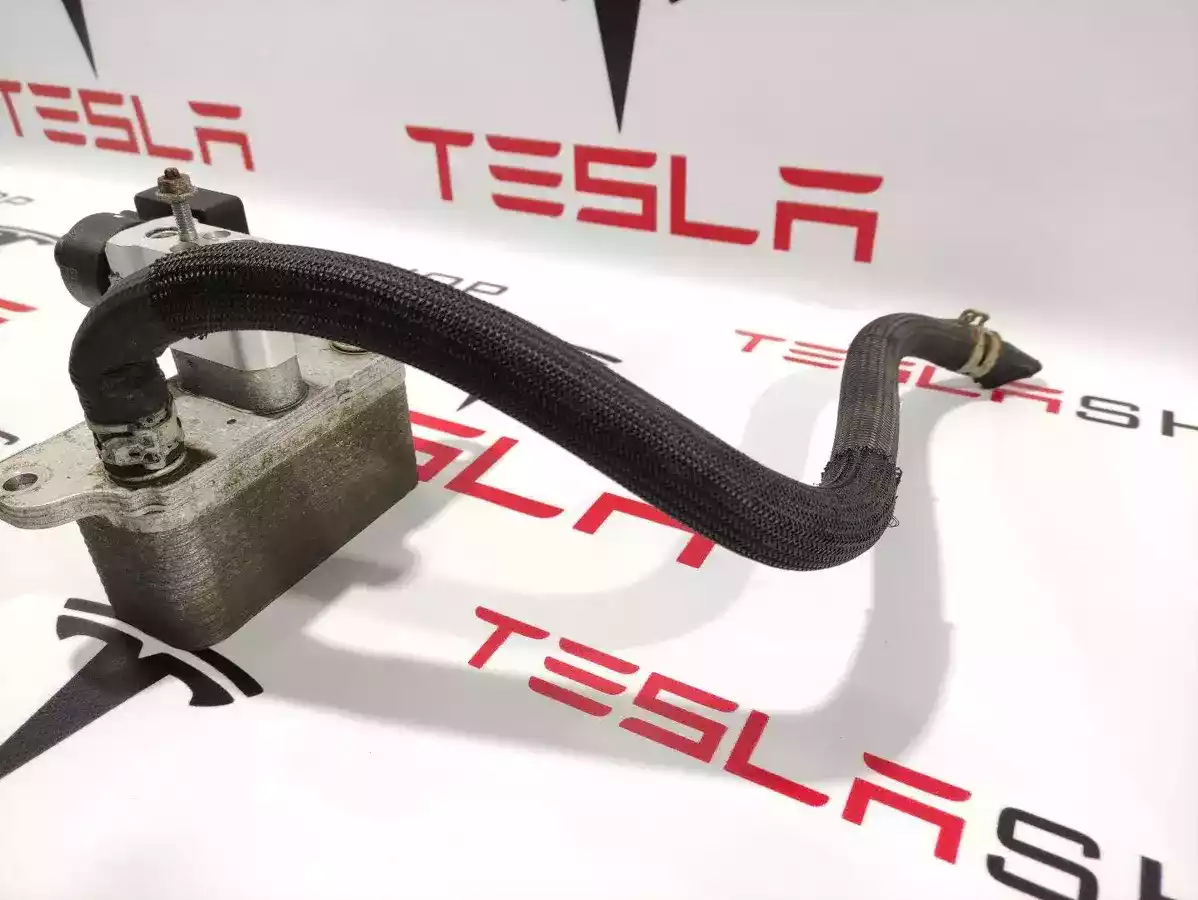Патрубок к Tesla Model X 2017