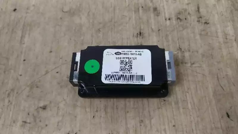 Разъем AUX / USB к Jaguar F-Pace 2019