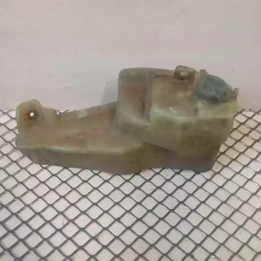 Бачок омывателя к Audi 80 1989