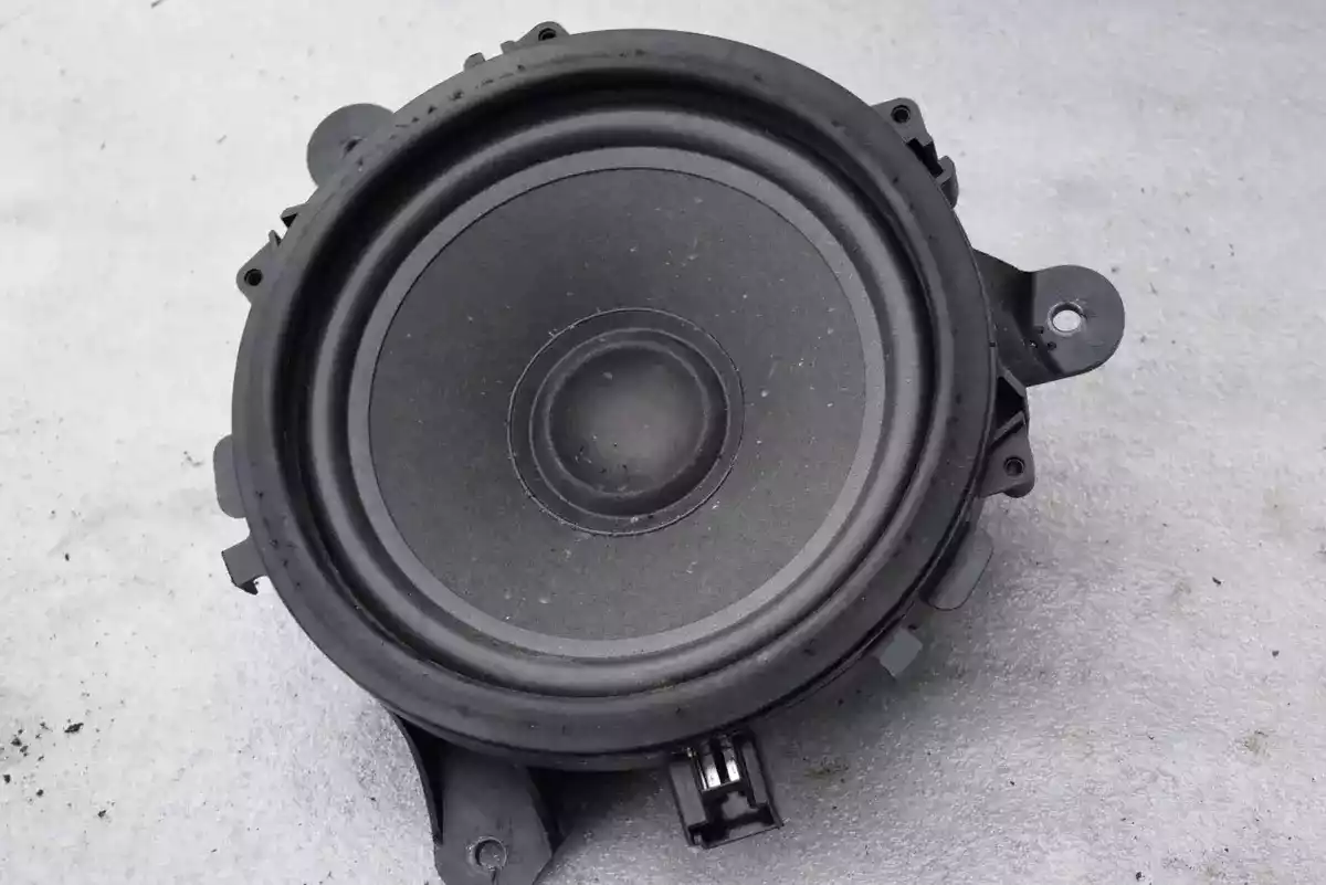 Динамик двери передней правой к Volvo XC90 2010
