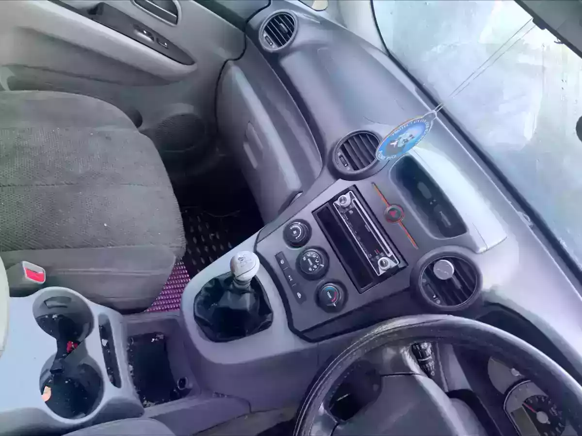 Замок двери к Kia Carens 2008