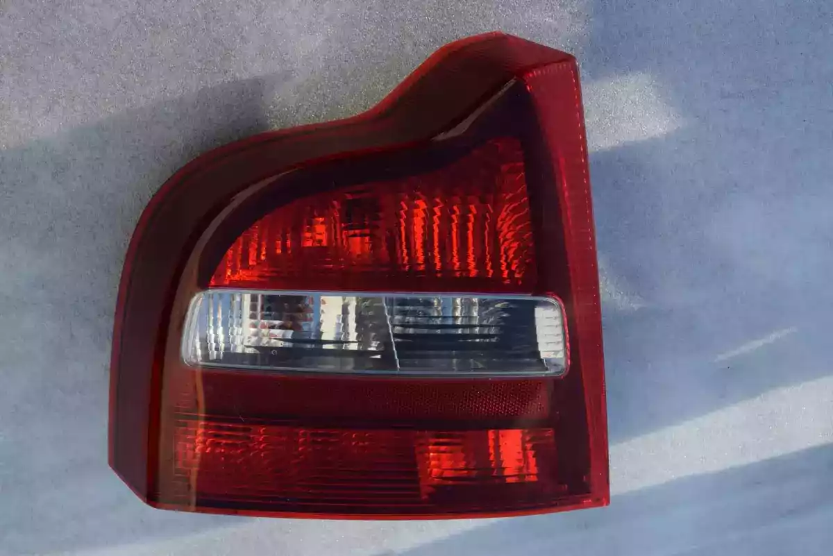 Фонарь задний левый к Volvo S80 2002