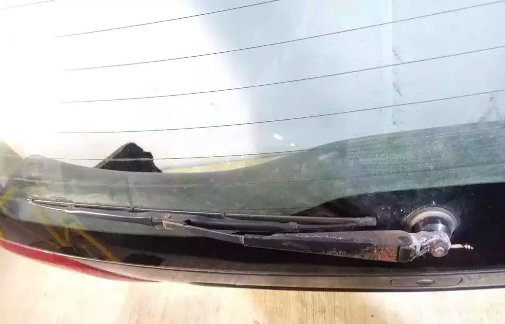 Щеткодержатель задний к Volvo V40 2003