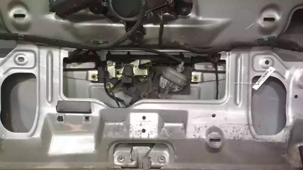 Щеткодержатель задний к Audi A3 1996