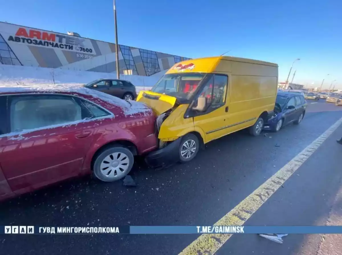 Пять автомобилей столкнулись на МКАД – пострадал пассажир