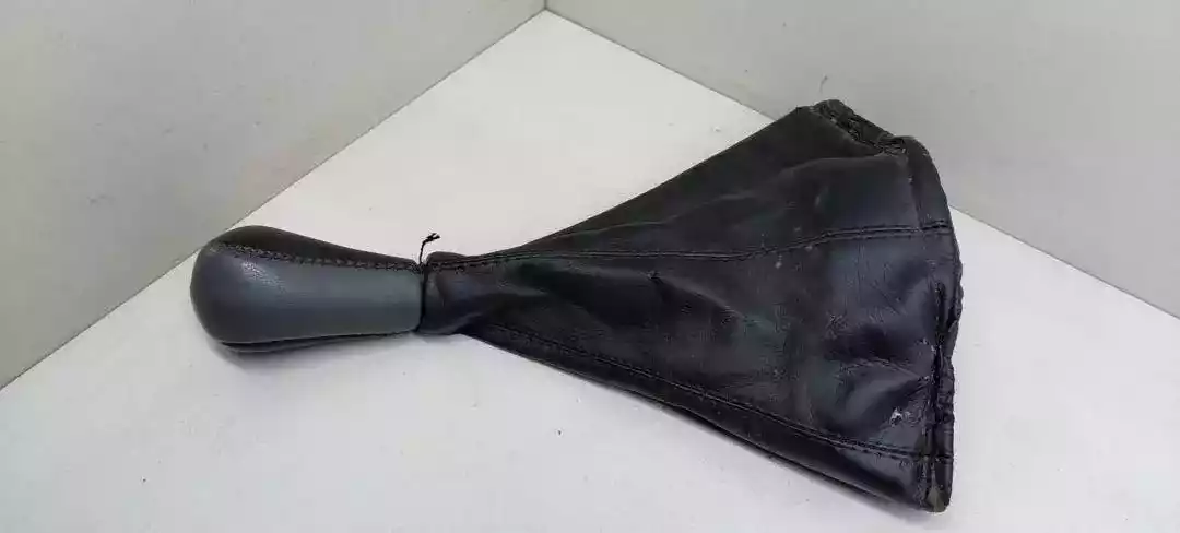 Чехол рычага КПП к Mitsubishi Colt 1998