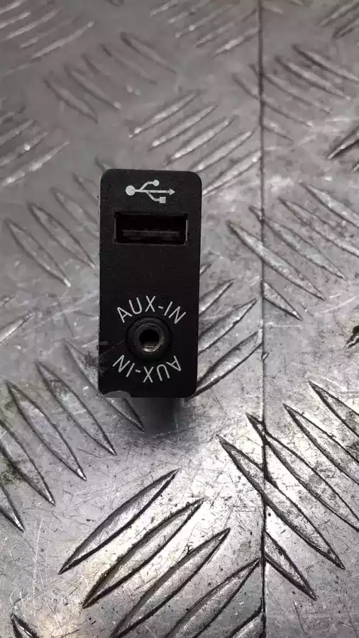 Разъем AUX / USB к BMW X5 2012