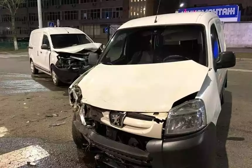 Два французских "каблука" столкнулись в Минске – пострадал один из водителей