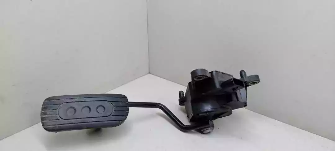 Педаль к Nissan Micra 2008