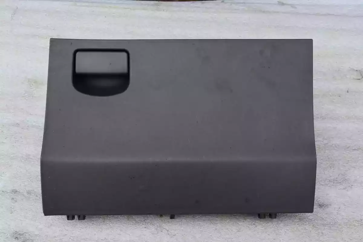 Бардачок к Toyota Yaris 2007
