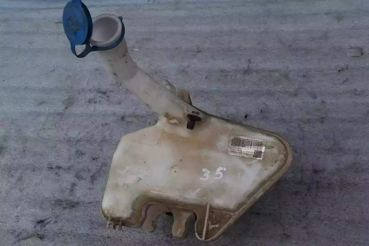 Бачок омывателя к Toyota Yaris 2007
