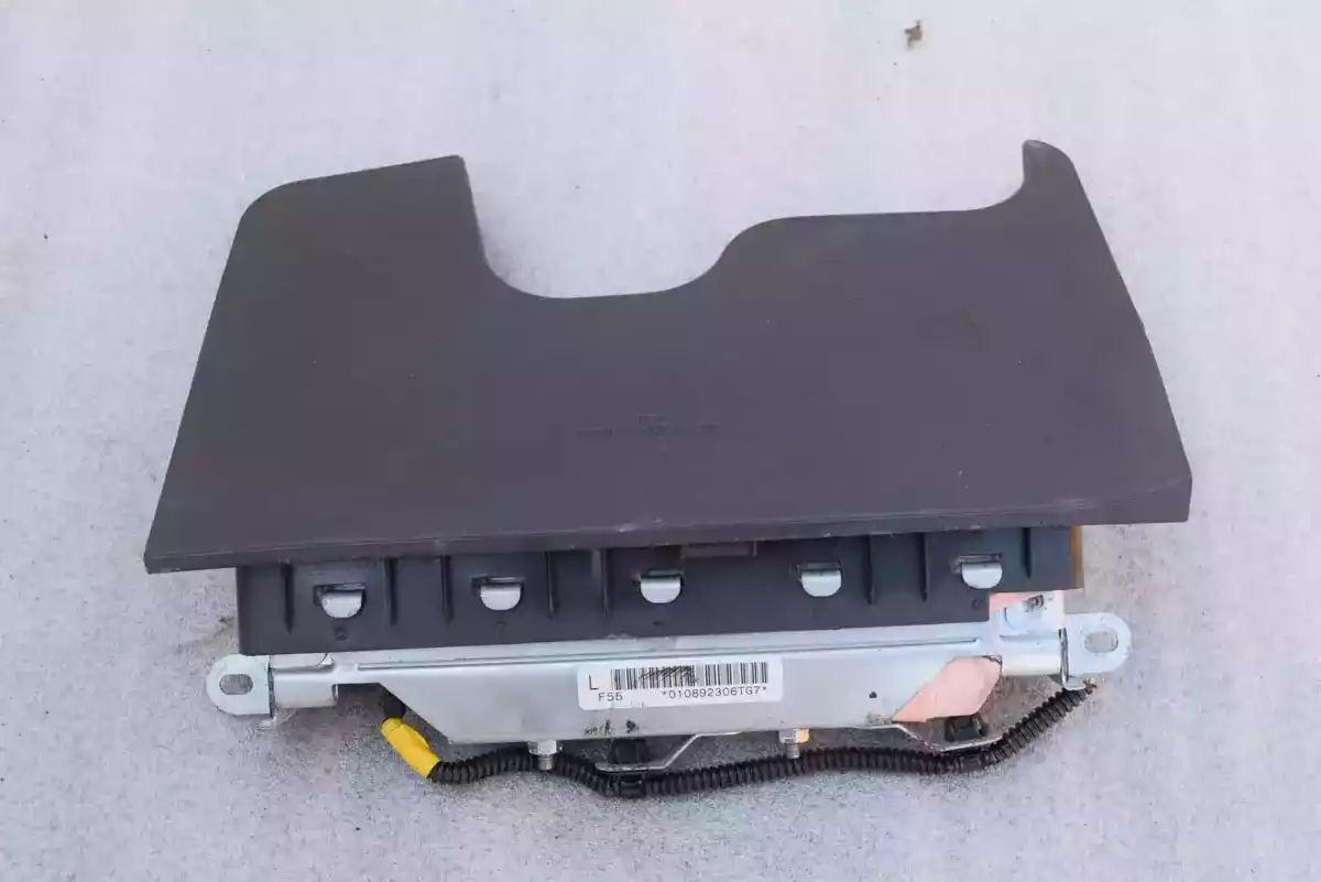 Подушка безопасности коленная к Toyota Yaris 2007
