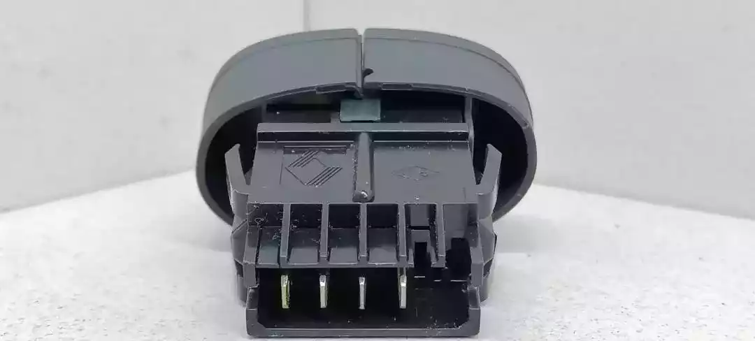 Кнопка  к Renault Megane 1996