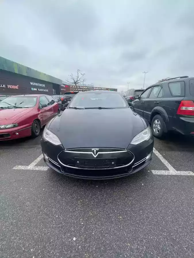 Tesla Model S I, 2014