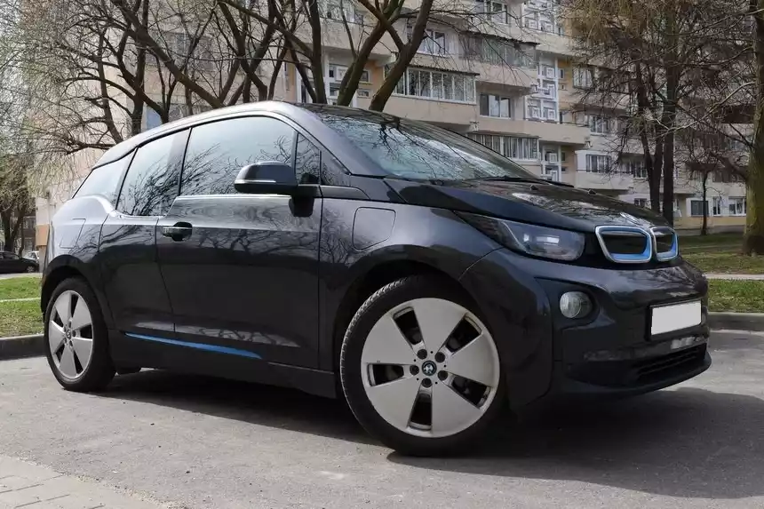 Владелец BMW i3 REX: «100 километров обходятся в 3-4 рубля летом и до 5 зимой, а о зарядке не думаю»