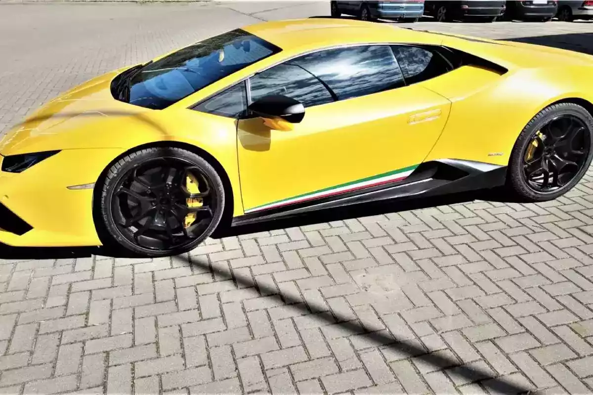 Литовский пенсионер ехал на угнанном в Германии Lamborghini Huracan в Беларусь