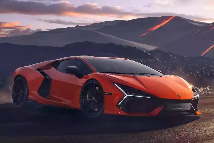Новый «боевой бык» Lamborghini – знакомимся с супергибридом Revuelto