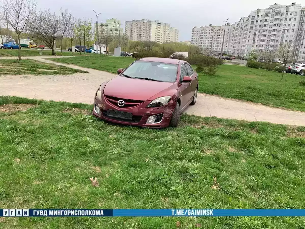 17-летний пьяный водитель устроил аварию в минском дворе