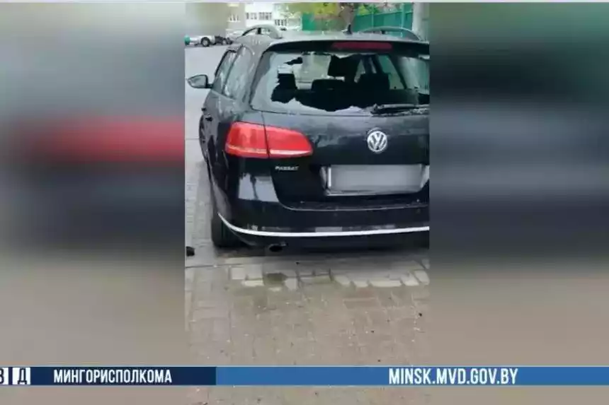 В Серебрянке мужчина зачем-то разбил стекла в пяти автомобилях